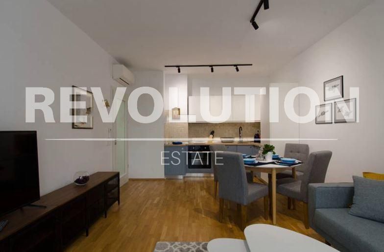 Дава се под наем Двустаен апартамент в к.к. Св.Св. Константин и Елена - 75 кв.м за 900 € - Снимка #2