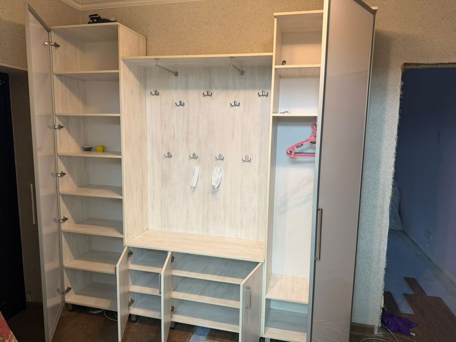 Мебель, шкафы, вешалки
