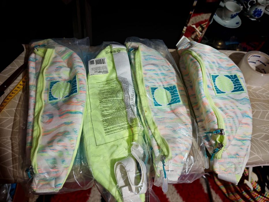 Borsetă Nike nou cu etichta