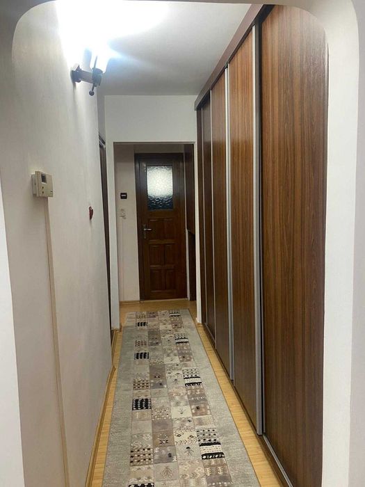 Inchiriez apartament 3 camere,cu loc de parcare