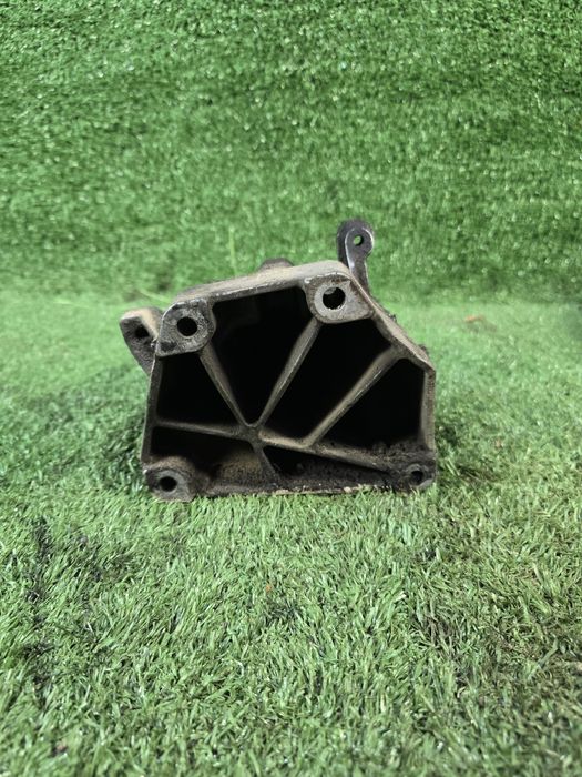 Кронштейн крепление двигателя Мерседес Мерс Спринтер 906 Sprinter 651