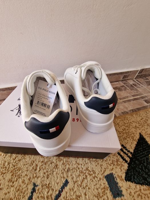 Vand pantofi sport marimea 42