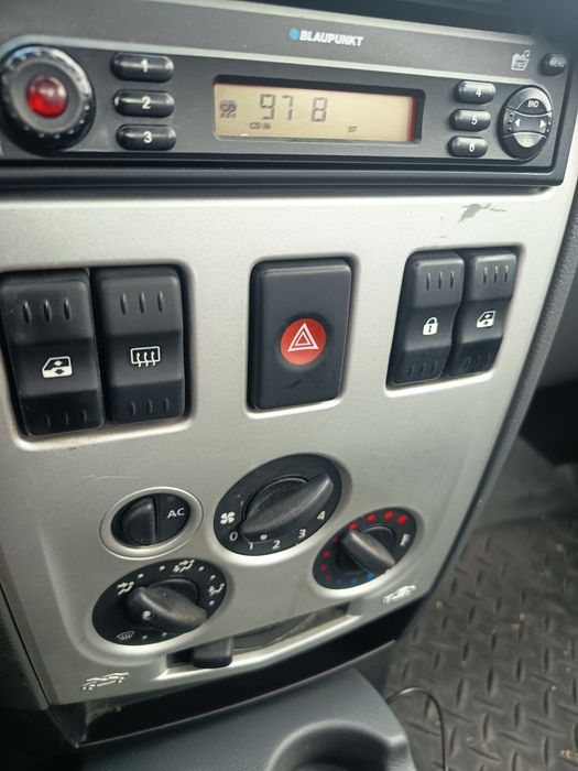 Dacia Logan .doar schimb cu logan pick-up