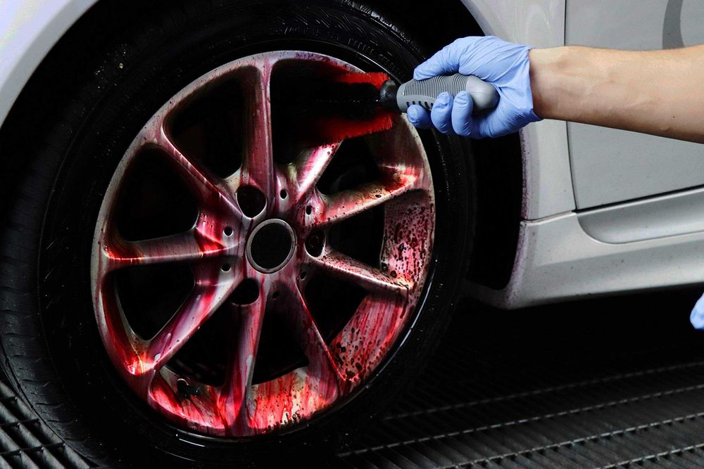 Комплект Ma Fra препарат и специална четка за почистване на джанти