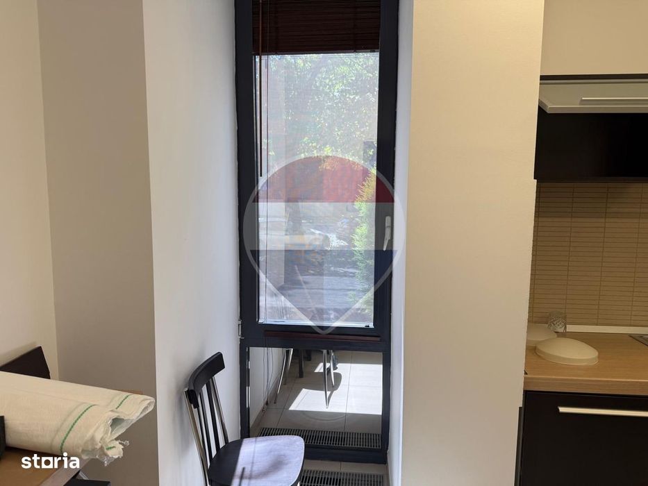 INCHIRIERE Apartament cu 3 camere + curte in zona Primaverii