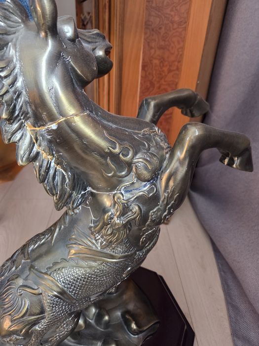 Статуэтка конь высота около 60 см