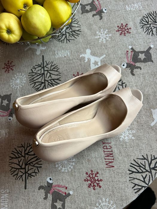 дански обувки guess 39