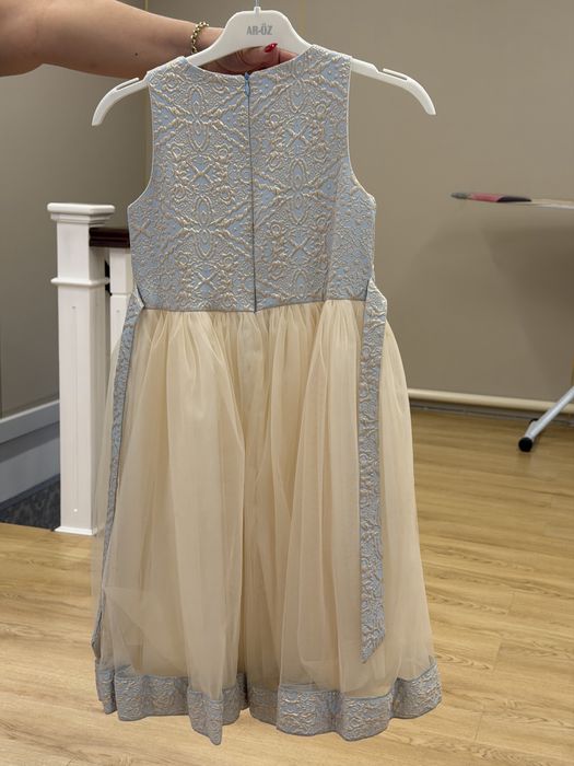 Продам дестский вечерние платья