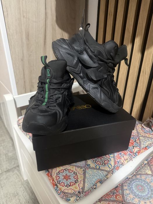 Adidasi baiat in stare impecabila