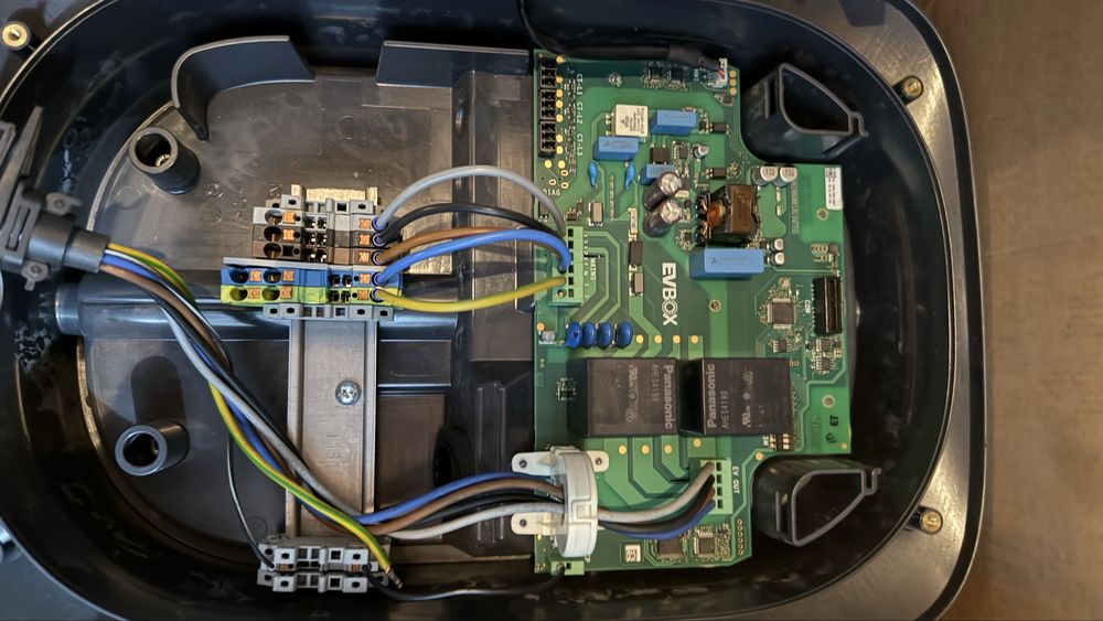 Stație încărcare masini electrice Elli Wallbox 11kW Type 2