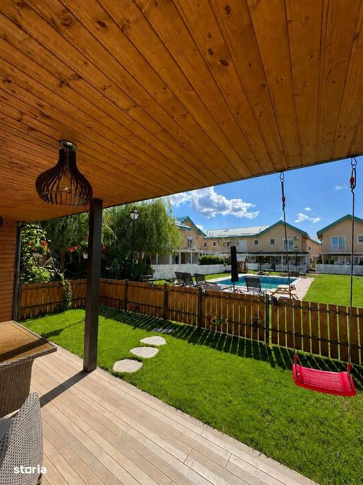 Cosmopolis - Vilă N cu mansardă, terasă și vedere directă la piscină