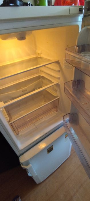 Продам холодильник на запчасти