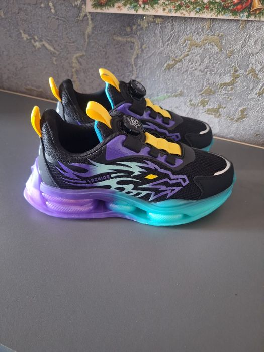 Продам кроссовки летние на мальчика