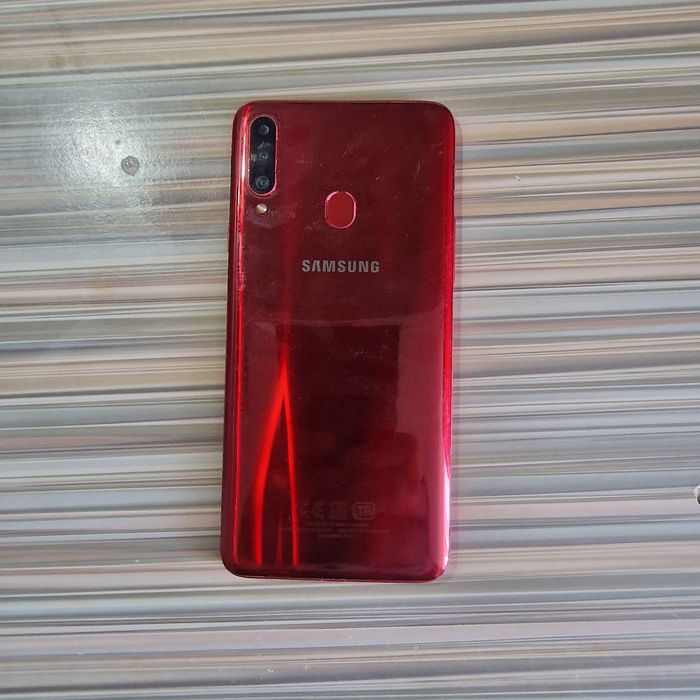 Продам Samsung galaxy A20s.