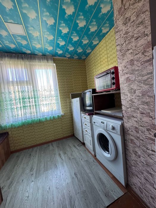 Сдается 2 х ком кв в Чирчике 4 этаж с мебелью в аранче улица пабеда