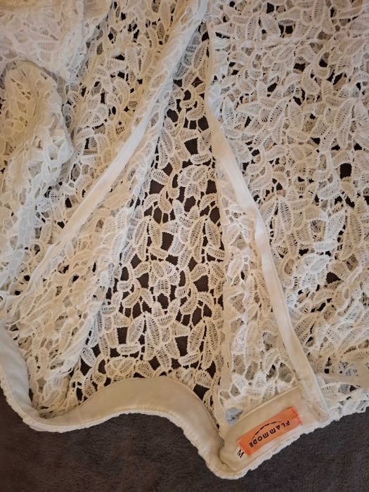 Bluza din dantela cu trena