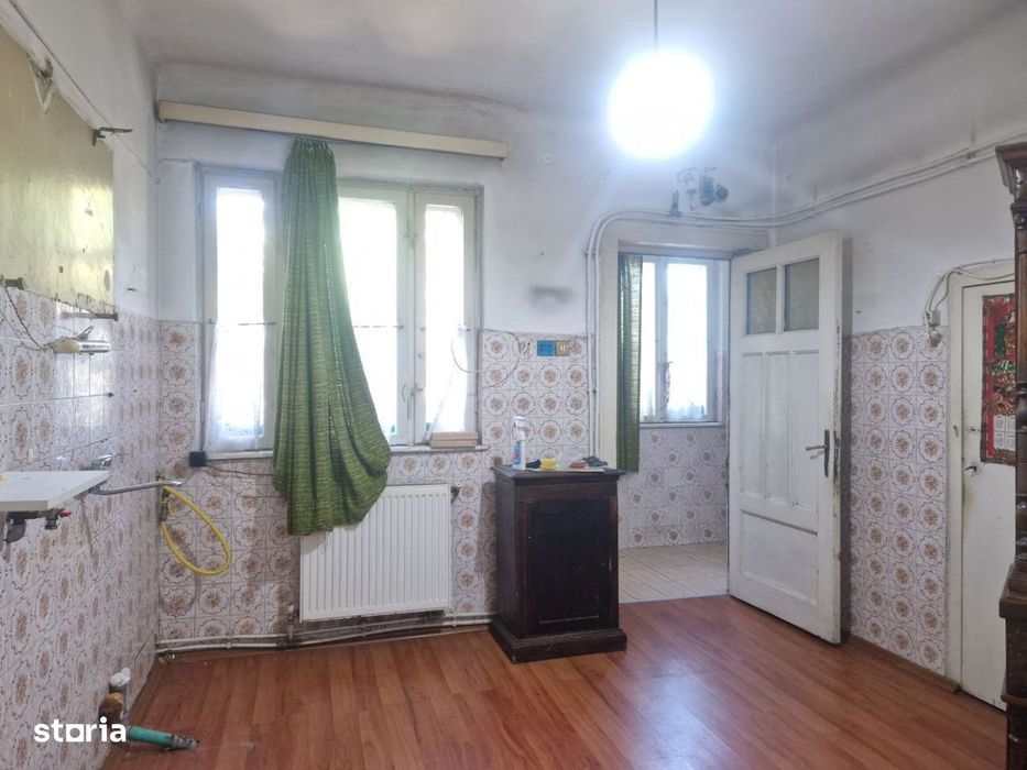Cafrom Imobiliare - Semicentral "Pomul Verde"- Imobil de Vanzare