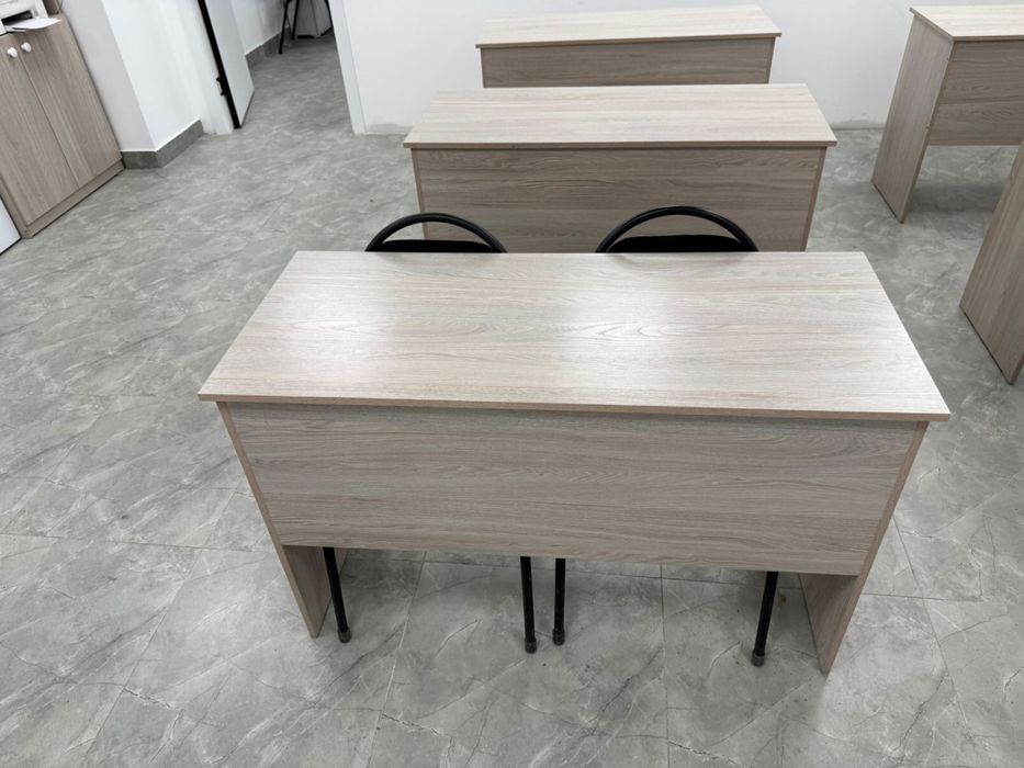 Парты, доска, принтер, кулер, вешалка, стулья для офиса