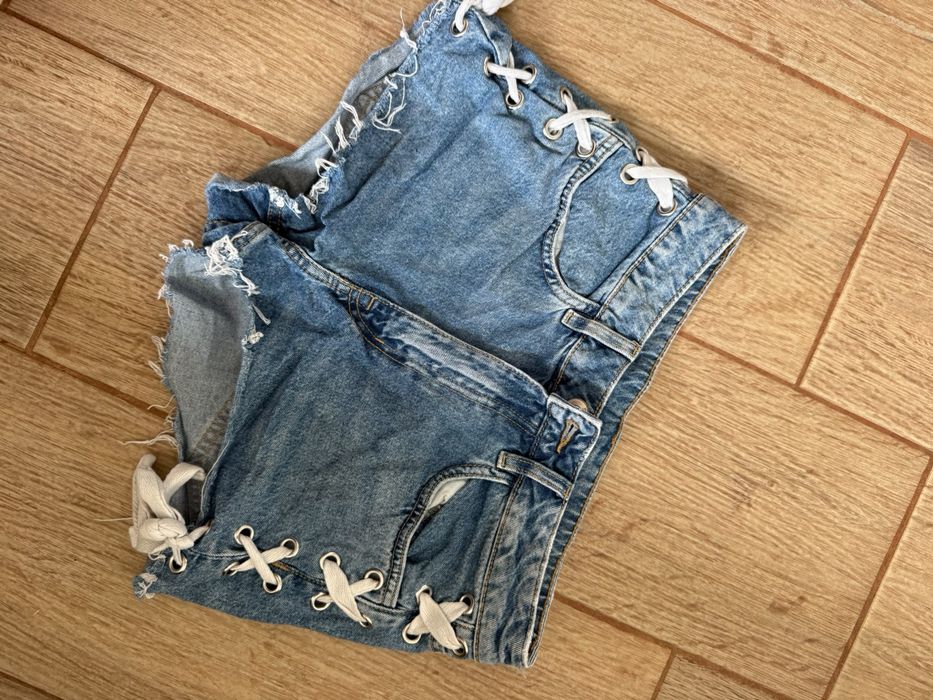 Pantaloni scurti