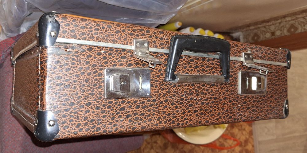 Чемодан советского времени, винтажный.