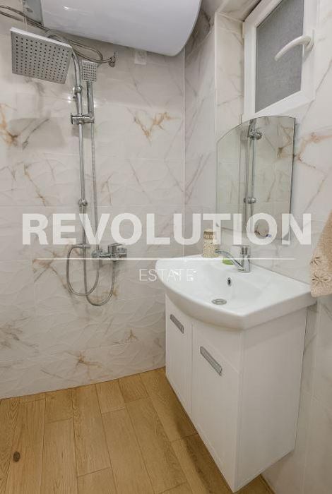 Дава се под наем Двустаен апартамент в Варна, Център - 40 кв.м за 450 € - Снимка #4