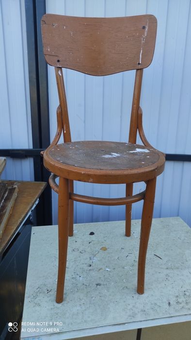Стулья старые...