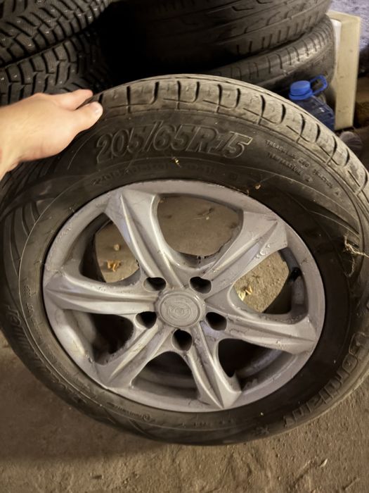 Продам резину с дисками r15