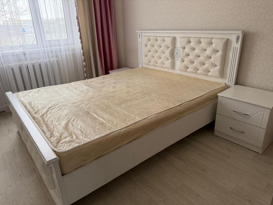 Срочно продаётся кровать и 2 тумбы