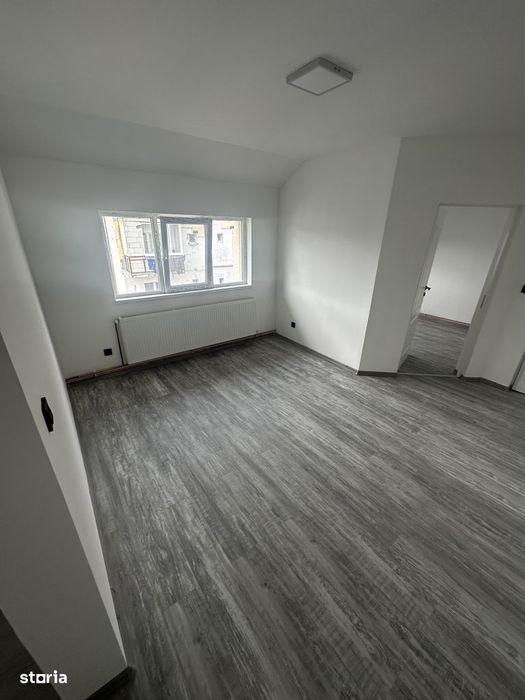 Apartament cu 3 camere de vanzare, 48 mp, Dealul Florilor
