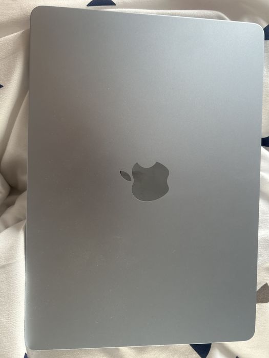 MacBook air 13 inch M4 2025