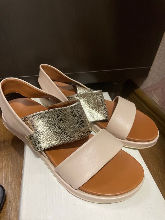 Женские босоножки