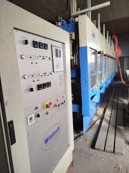 Литьевая машина для производства обуви из ЭВА.