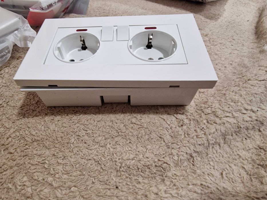 Двоен контак с 2 usb юсб  бутон за включване и конзолна кутия комплект