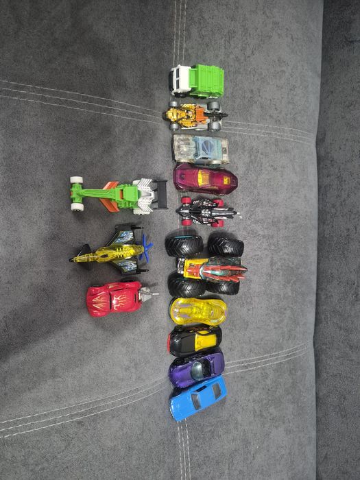 Машинки hot weels