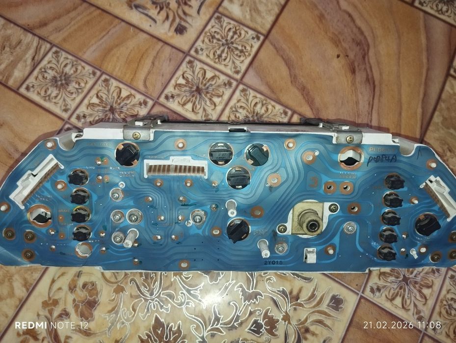 панель приборов , приборка Мазда 323