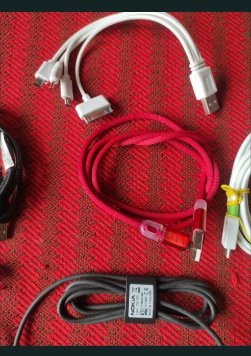 Cablu de date și alimentare, cu  mufe diferita