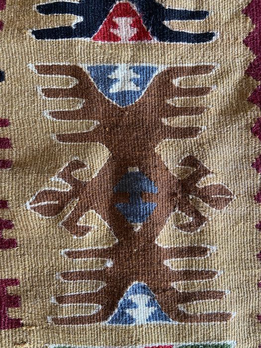 Чипровски килим ръчна изработка.