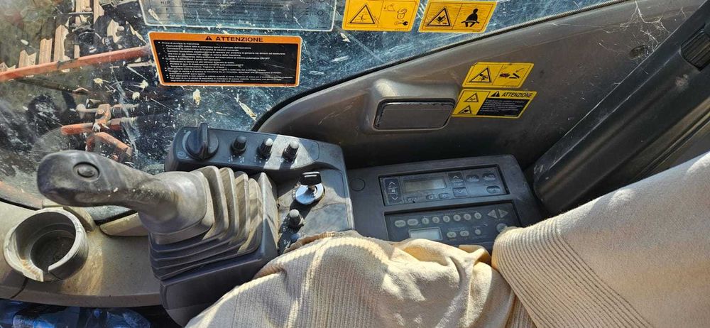 HITACHI Zaxis 350LCN an 2013