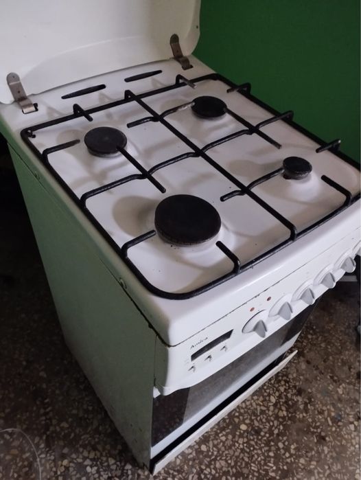 Газ плита продаю срочно