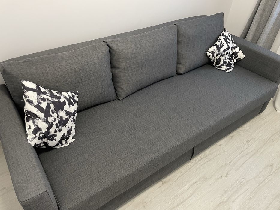 Canapea extensibila cu 3 locuri