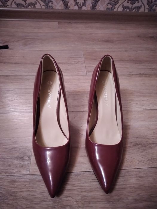 Срочно!!!Продам модельные туфли.торг.