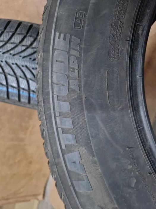 2 Michelin R17 235/65
зимни гуми
DOT3417