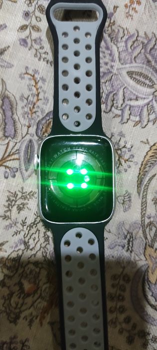 Продам часы с зарядкой