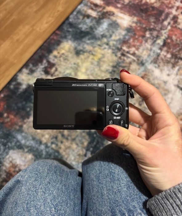 Фотоапарат Sony a5000 – по-добра алтернатива на Canon G7X