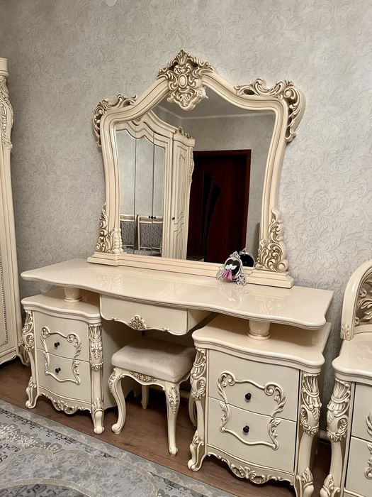 Продам спальный гарнитур