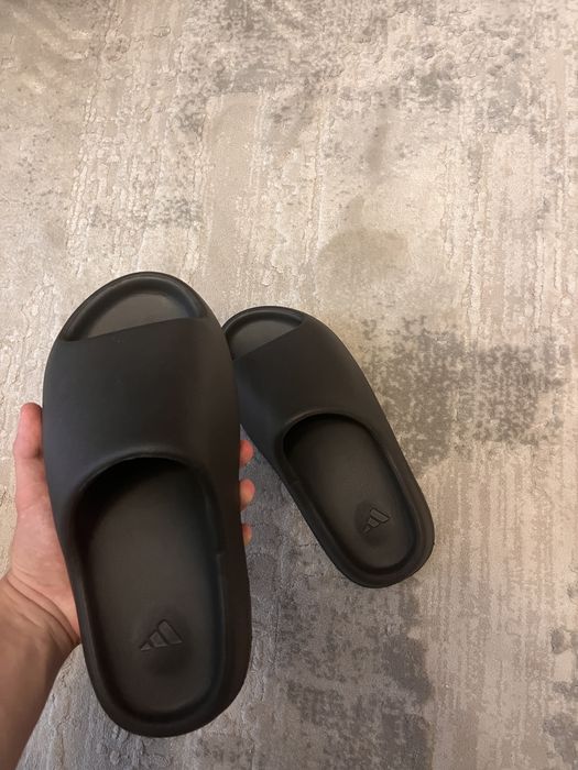 Yeezy slides negrii