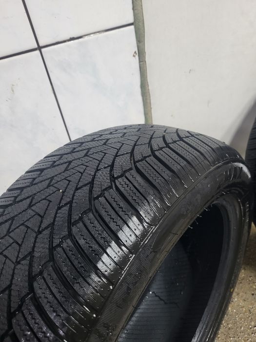 Продам резину зимнюю R19 235/50