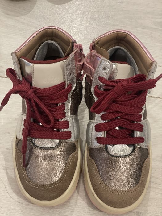 Vand sneakers fetite - marimea 28