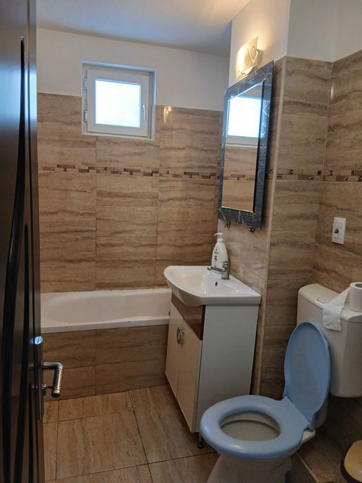 Persoană fizică închiriez apartament cu două camere