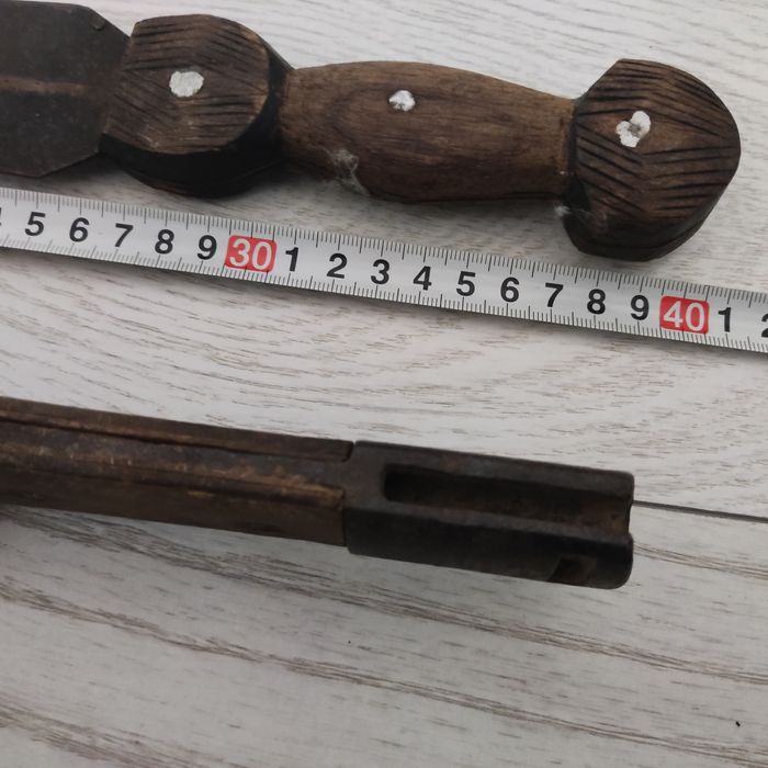 Продават се двата за една цена